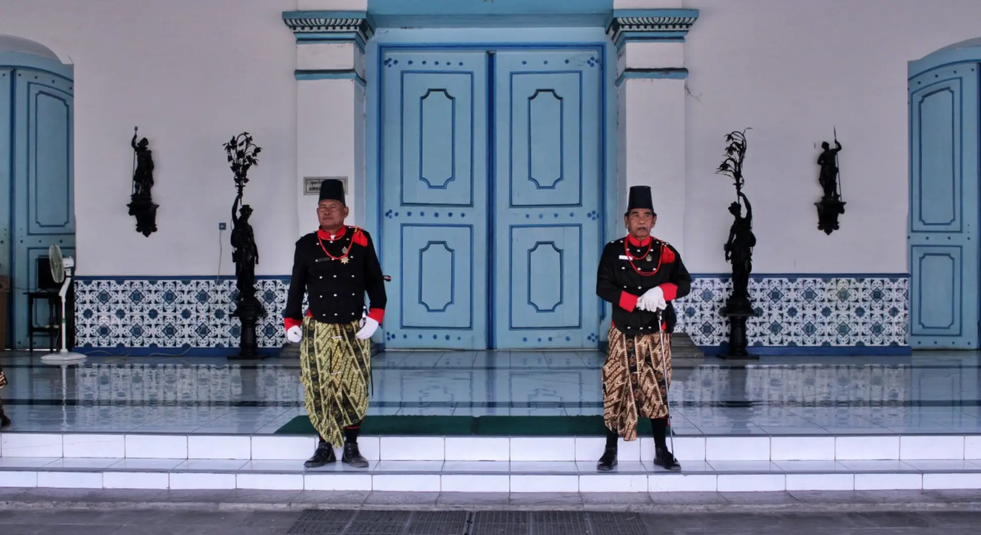 Surakarta: Palace, Waterfall & Hindu Temples